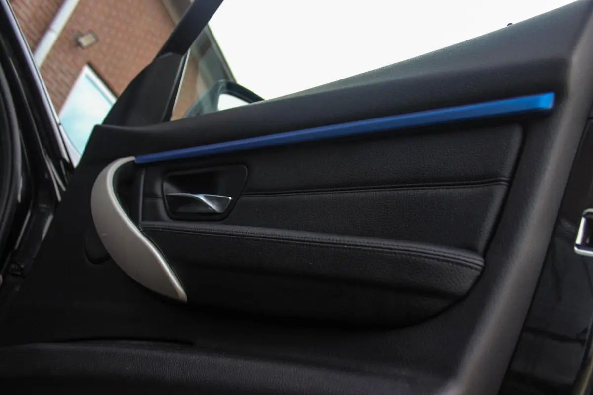 330d xDrive High Executive | M Sportpakket | Driving Assistant | Cruise control | Sportstoelen | M performance | Stoelverwarming | Rijstrooksensor | Botswaarschuwing