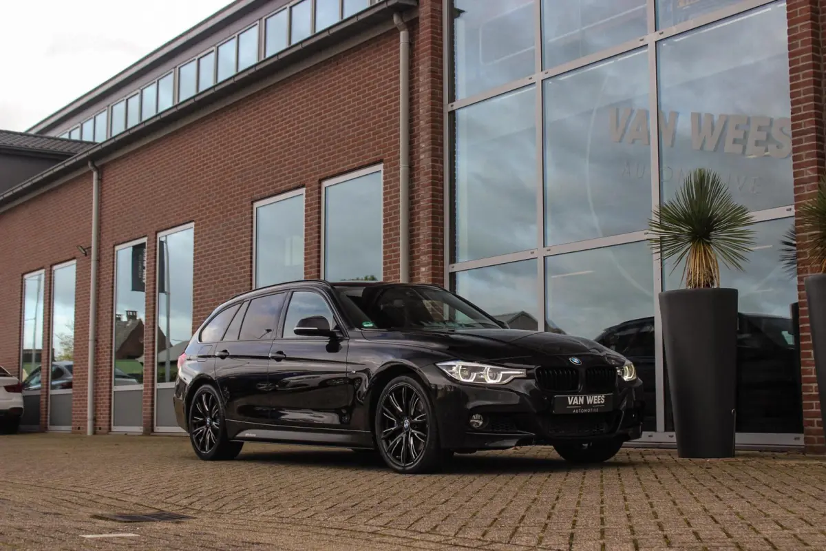330d xDrive High Executive | M Sportpakket | Driving Assistant | Cruise control | Sportstoelen | M performance | Stoelverwarming | Rijstrooksensor | Botswaarschuwing