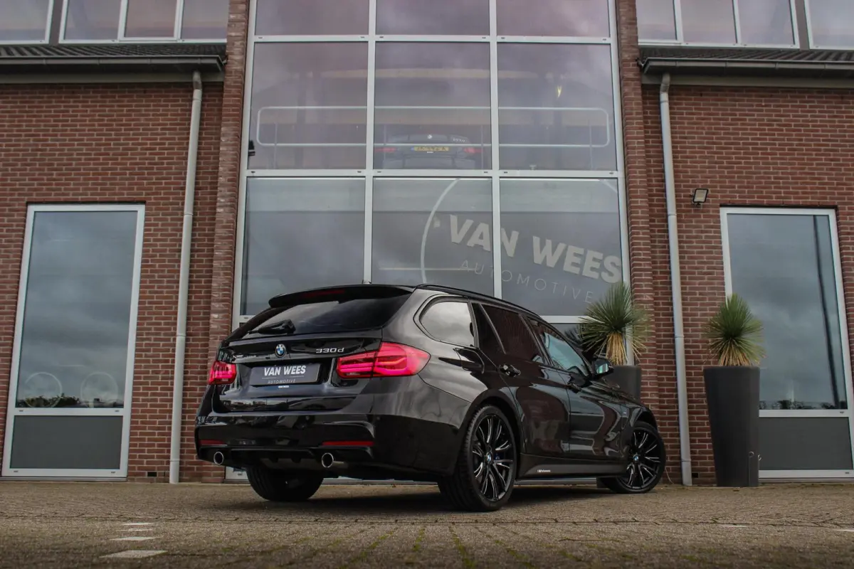 330d xDrive High Executive | M Sportpakket | Driving Assistant | Cruise control | Sportstoelen | M performance | Stoelverwarming | Rijstrooksensor | Botswaarschuwing