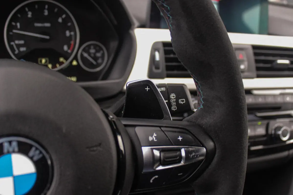 330d xDrive High Executive | M Sportpakket | Driving Assistant | Cruise control | Sportstoelen | M performance | Stoelverwarming | Rijstrooksensor | Botswaarschuwing