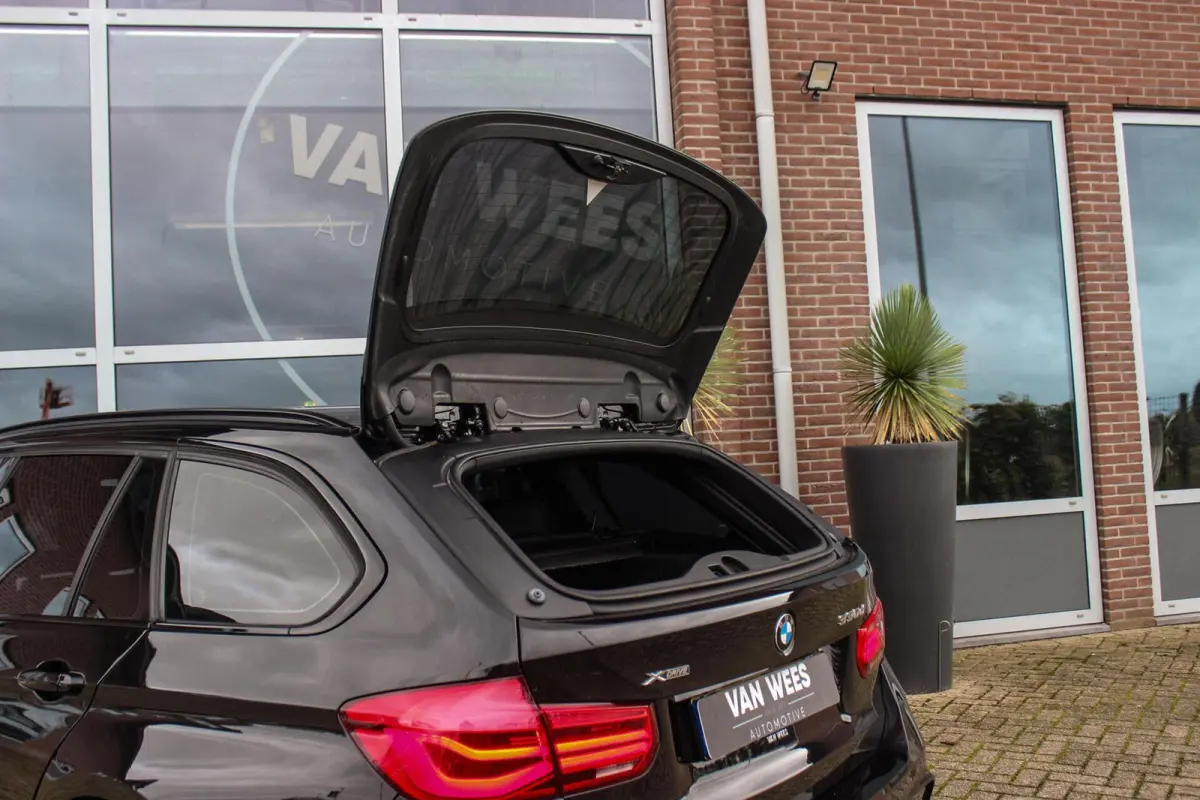 330d xDrive High Executive | M Sportpakket | Driving Assistant | Cruise control | Sportstoelen | M performance | Stoelverwarming | Rijstrooksensor | Botswaarschuwing