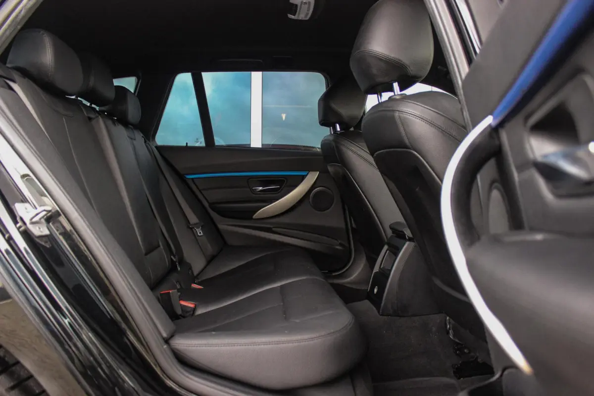 330d xDrive High Executive | M Sportpakket | Driving Assistant | Cruise control | Sportstoelen | M performance | Stoelverwarming | Rijstrooksensor | Botswaarschuwing