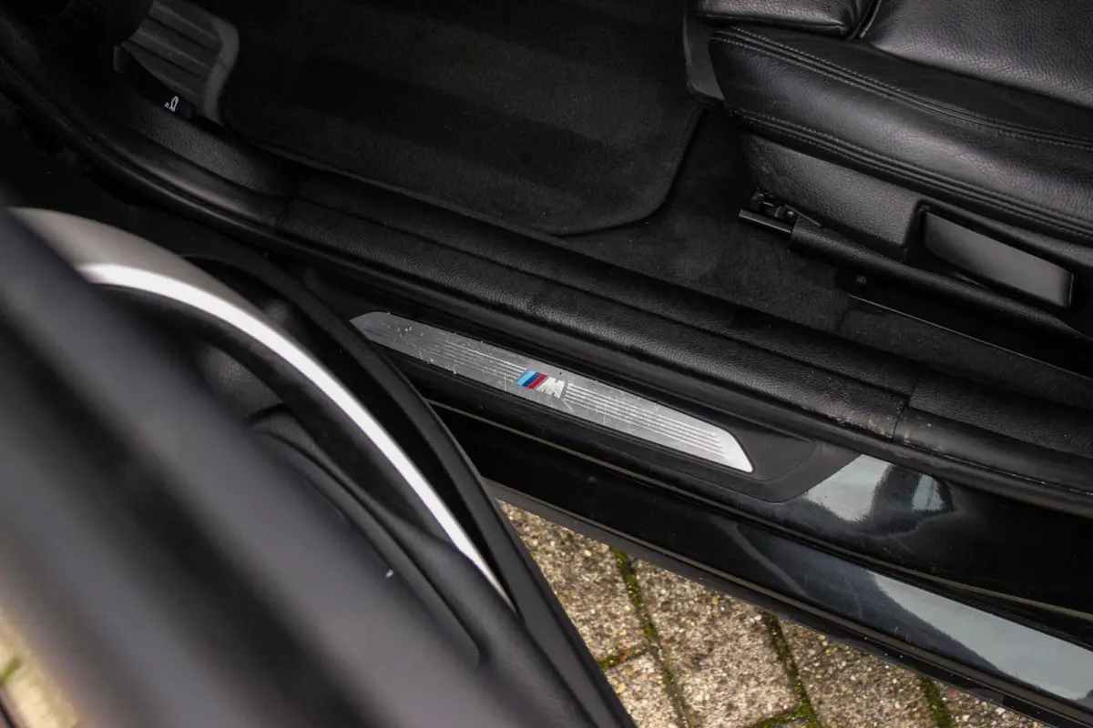 330d xDrive High Executive | M Sportpakket | Driving Assistant | Cruise control | Sportstoelen | M performance | Stoelverwarming | Rijstrooksensor | Botswaarschuwing
