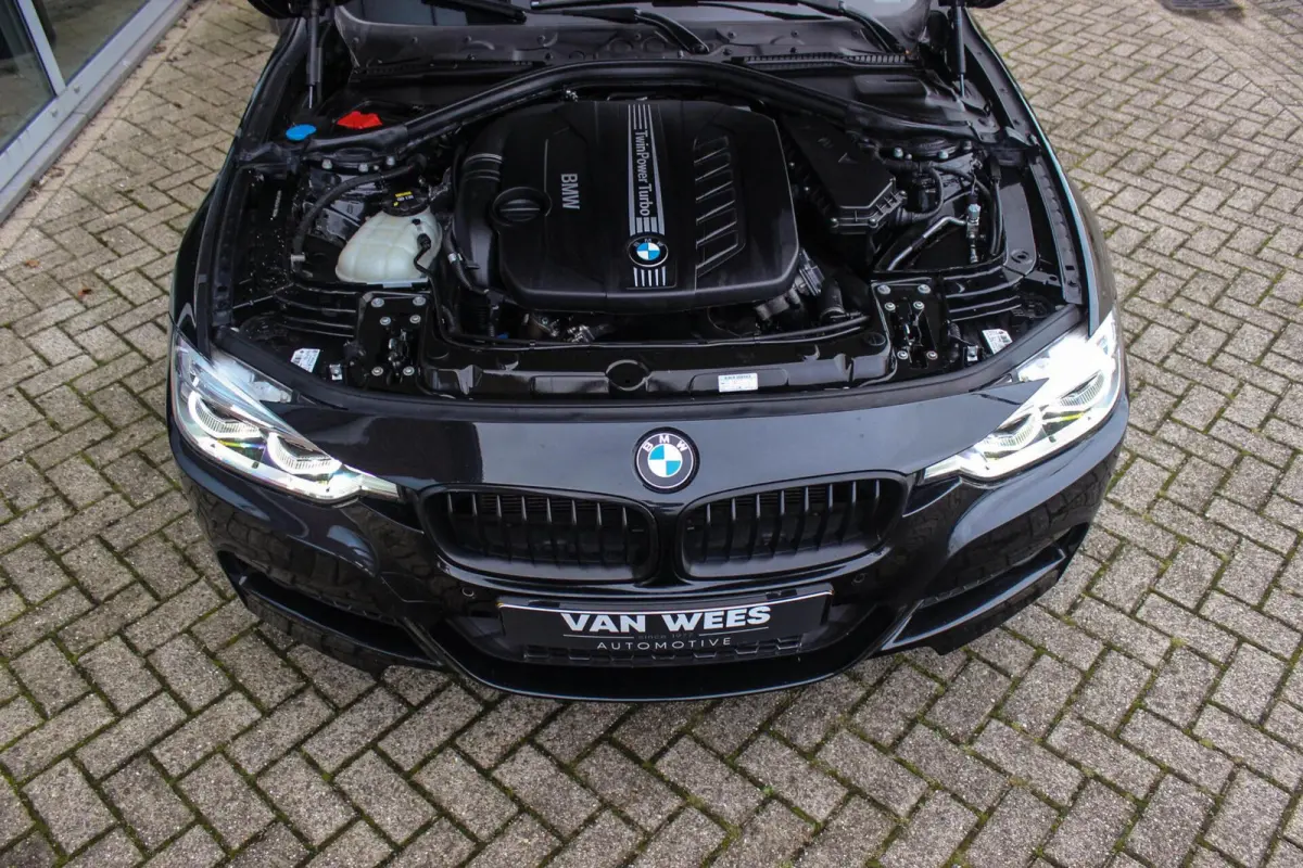 330d xDrive High Executive | M Sportpakket | Driving Assistant | Cruise control | Sportstoelen | M performance | Stoelverwarming | Rijstrooksensor | Botswaarschuwing