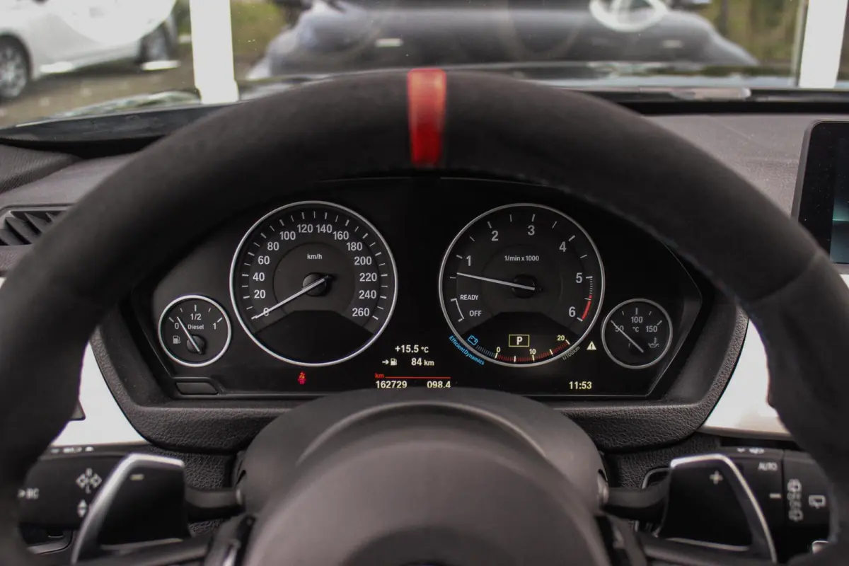 330d xDrive High Executive | M Sportpakket | Driving Assistant | Cruise control | Sportstoelen | M performance | Stoelverwarming | Rijstrooksensor | Botswaarschuwing