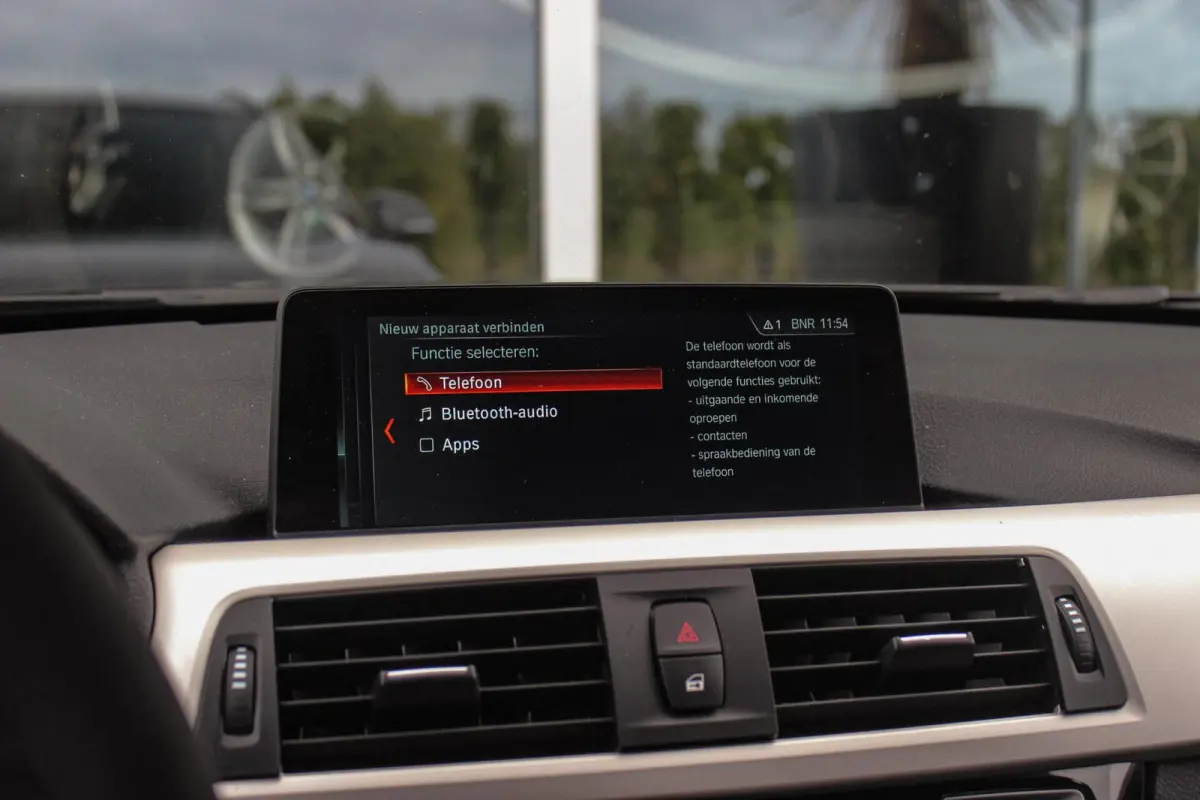 330d xDrive High Executive | M Sportpakket | Driving Assistant | Cruise control | Sportstoelen | M performance | Stoelverwarming | Rijstrooksensor | Botswaarschuwing