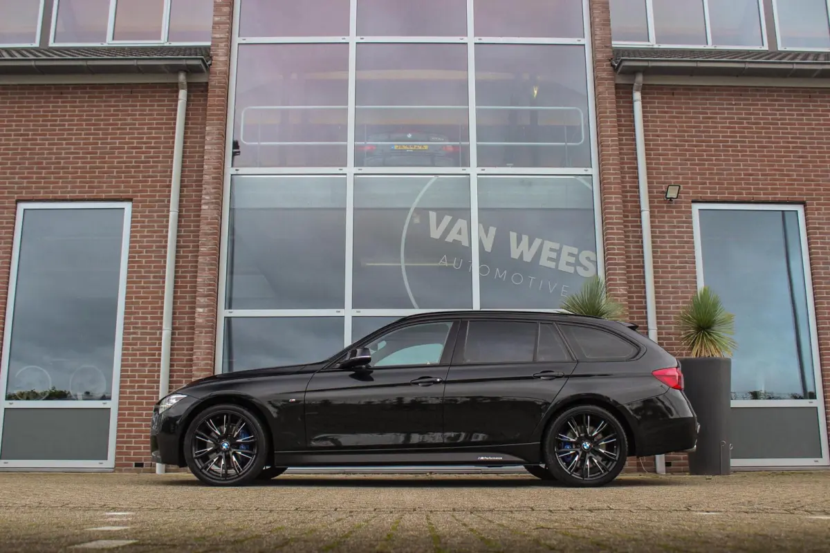 330d xDrive High Executive | M Sportpakket | Driving Assistant | Cruise control | Sportstoelen | M performance | Stoelverwarming | Rijstrooksensor | Botswaarschuwing