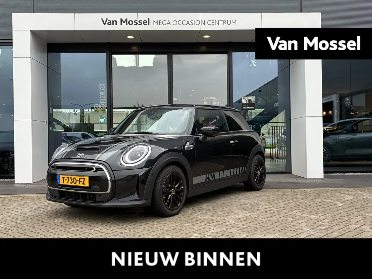 MINI Yours 33 kWh | NAVIGATIE | CLIMATE CONTROL | HEADUP DISPLAY | LEDER | SFEERVERLICHTING | CAMERA | PARKEERSENSOREN V+A | LMV |