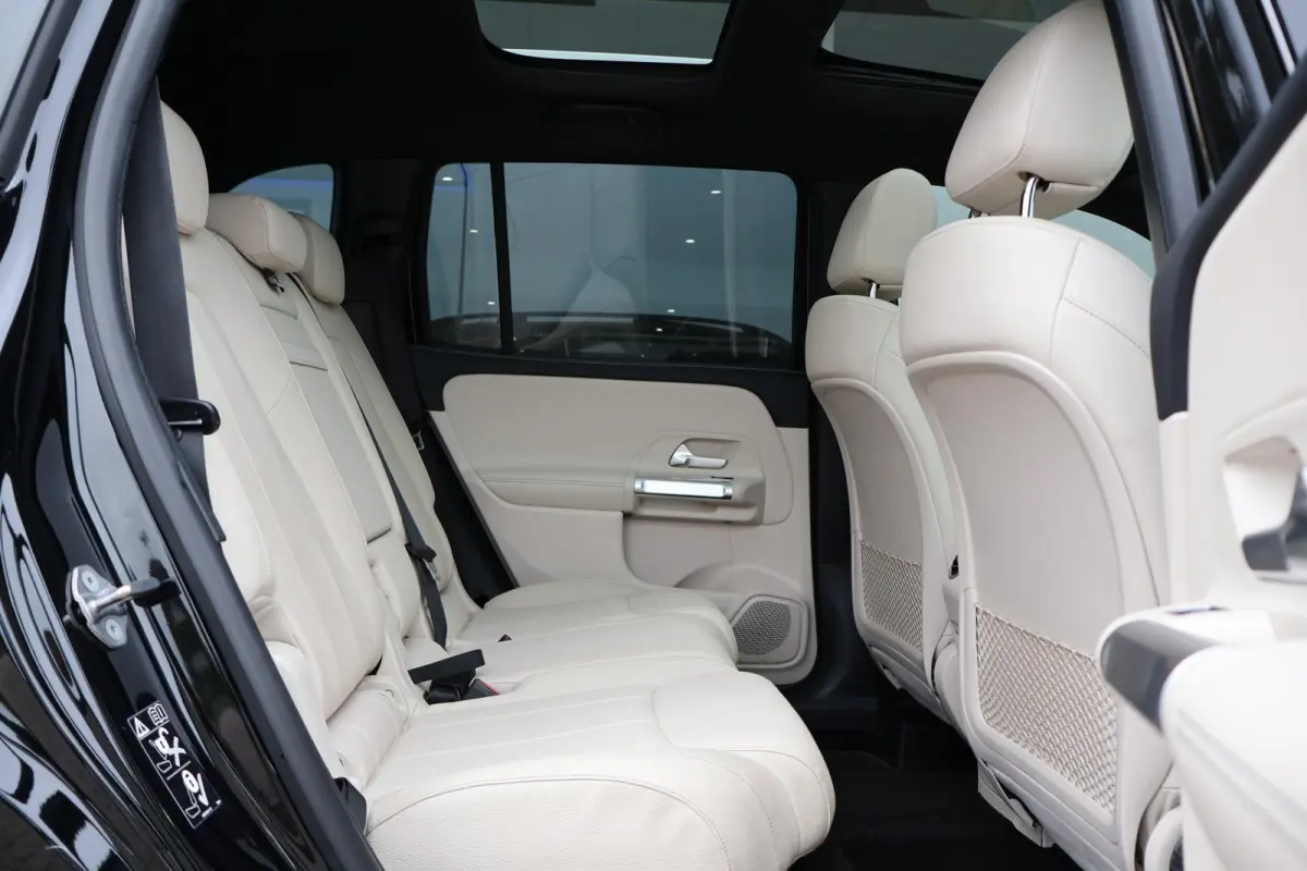 180 136pk AUT Business Solution Luxury | Leder | Panoramadak | Navigatie | Camera | PDC