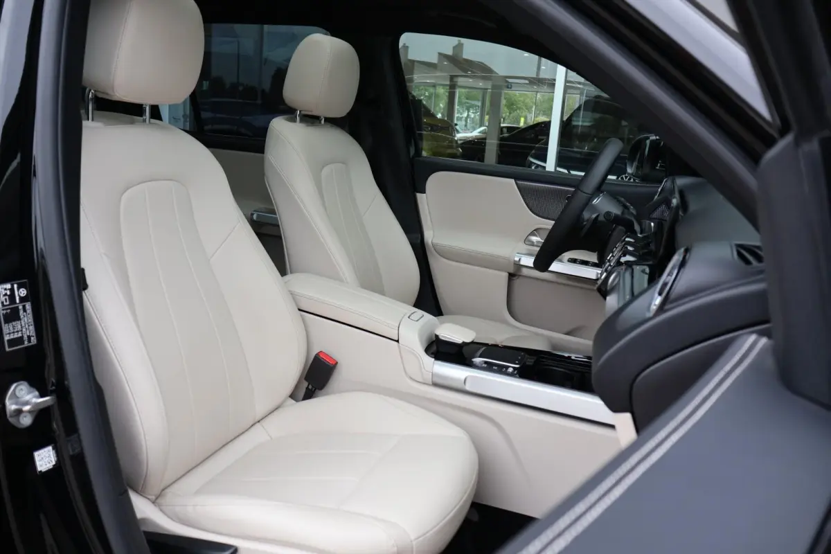 180 136pk AUT Business Solution Luxury | Leder | Panoramadak | Navigatie | Camera | PDC