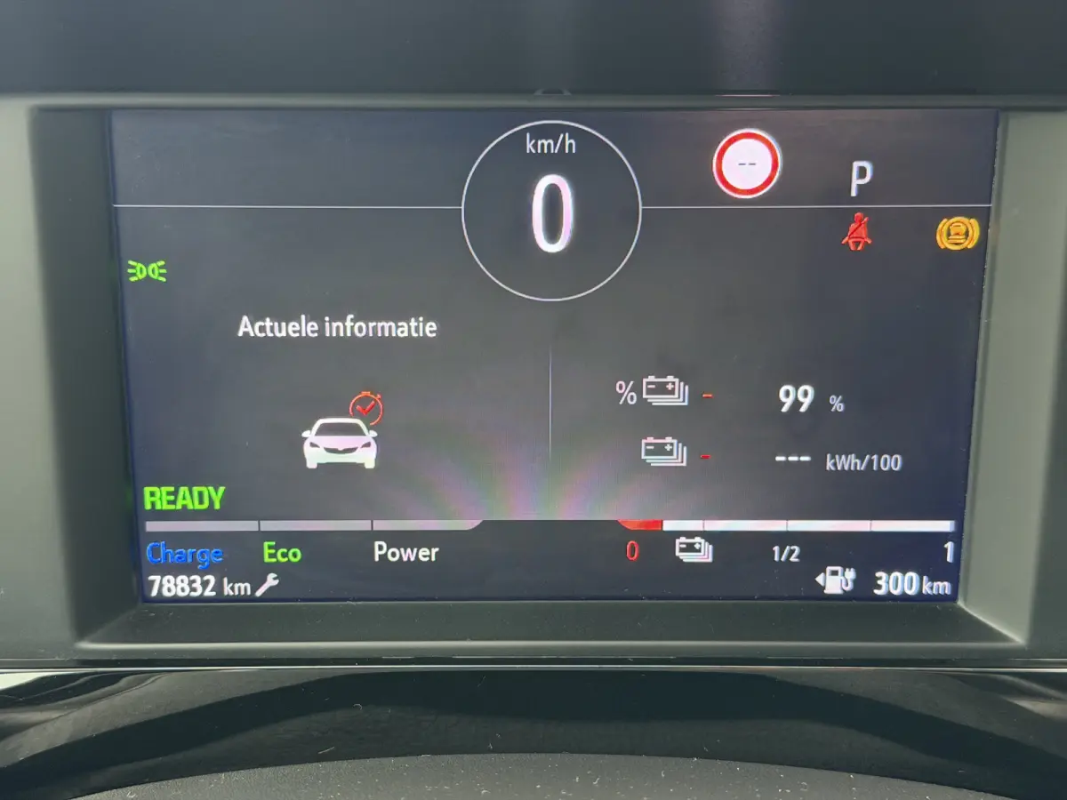 Elegance (Camera - Automatische Airco - Navigatie via APP - LED - 17"incl 4S - Parkeersensoren - Keyless start)