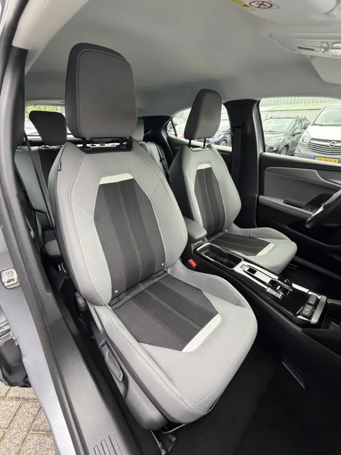 Elegance (Camera - Automatische Airco - Navigatie via APP - LED - 17"incl 4S - Parkeersensoren - Keyless start)