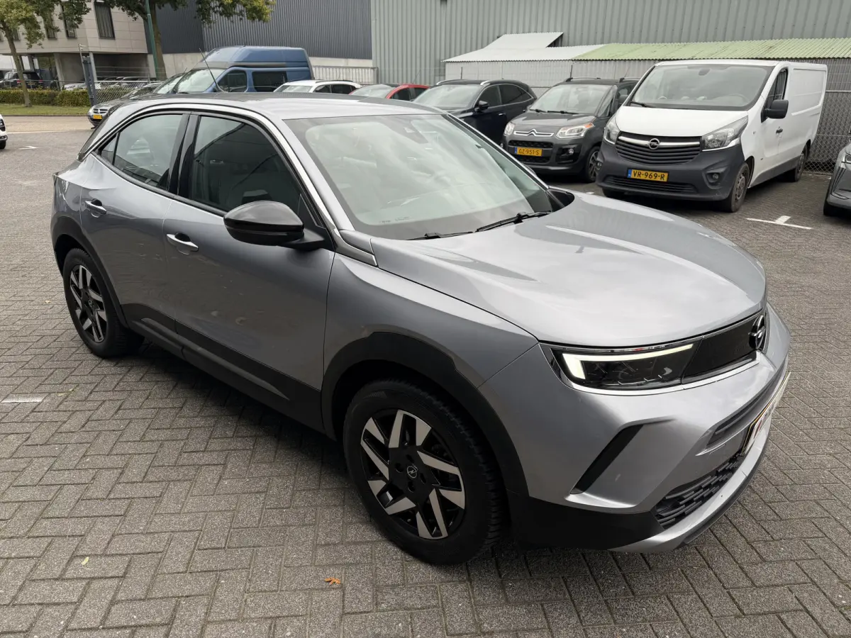 Elegance (Camera - Automatische Airco - Navigatie via APP - LED - 17"incl 4S - Parkeersensoren - Keyless start)