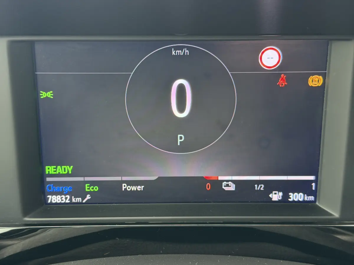 Elegance (Camera - Automatische Airco - Navigatie via APP - LED - 17"incl 4S - Parkeersensoren - Keyless start)