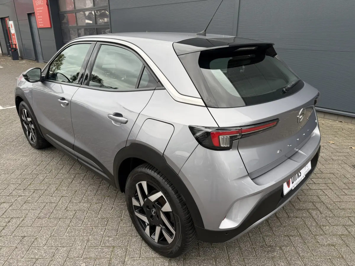 Elegance (Camera - Automatische Airco - Navigatie via APP - LED - 17"incl 4S - Parkeersensoren - Keyless start)