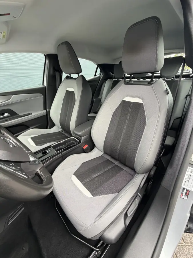 Elegance (Camera - Automatische Airco - Navigatie via APP - LED - 17"incl 4S - Parkeersensoren - Keyless start)