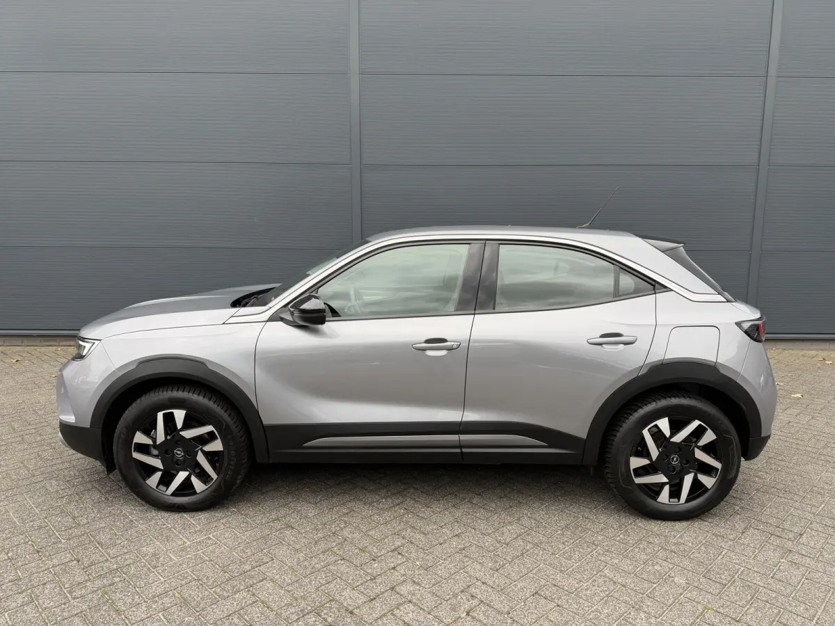Elegance (Camera - Automatische Airco - Navigatie via APP - LED - 17"incl 4S - Parkeersensoren - Keyless start)