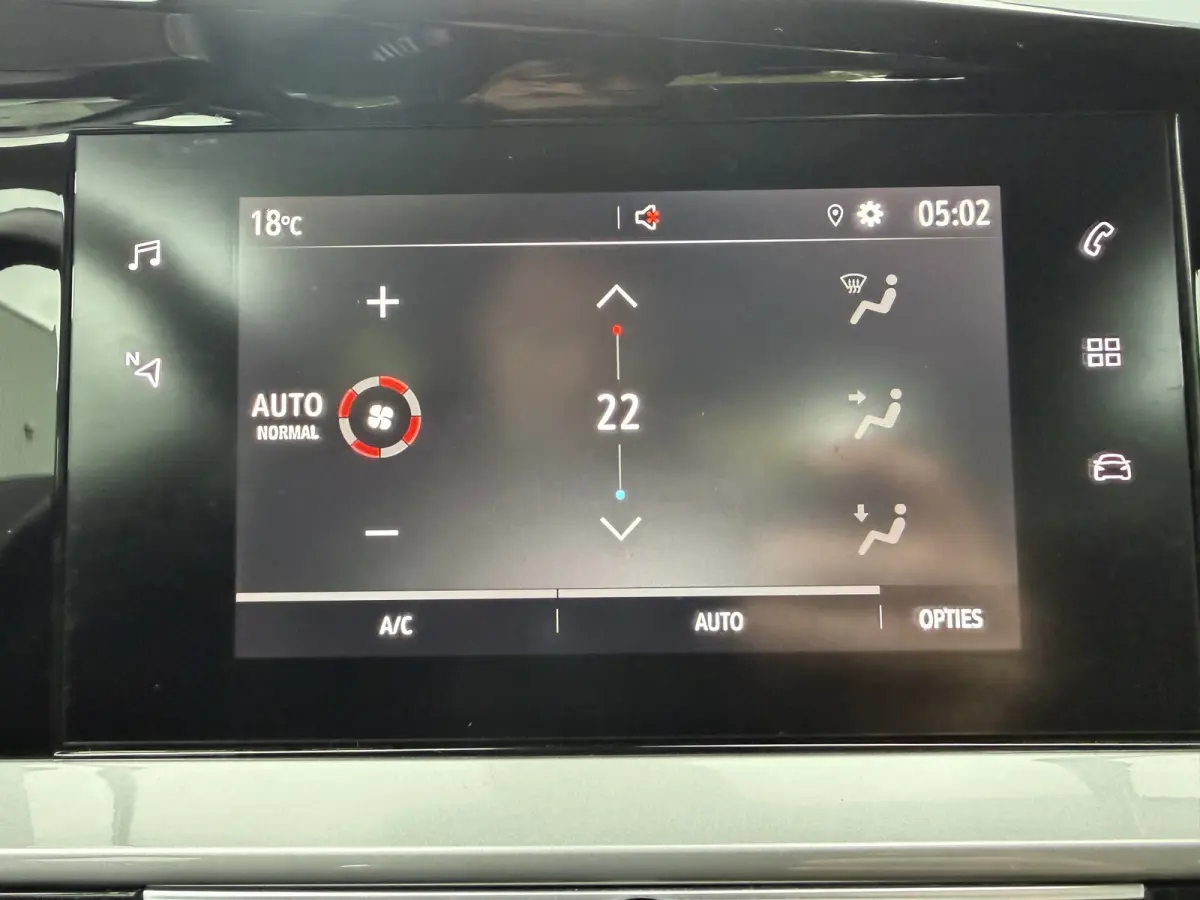 Elegance (Camera - Automatische Airco - Navigatie via APP - LED - 17"incl 4S - Parkeersensoren - Keyless start)