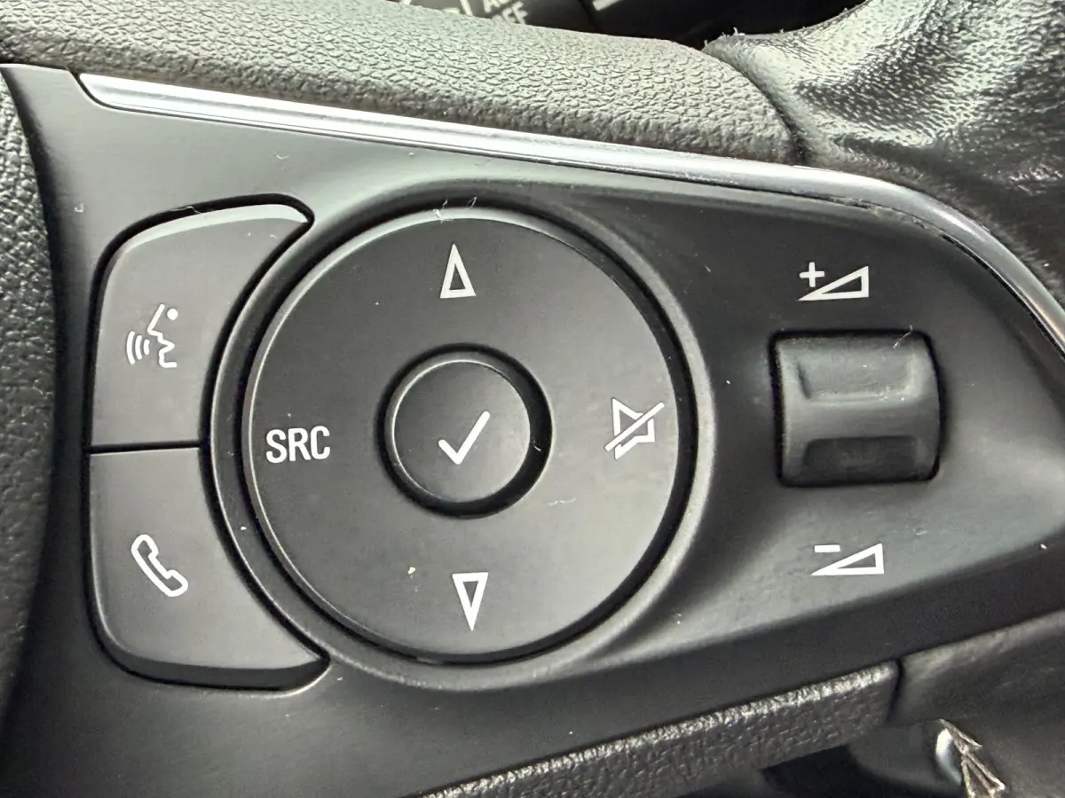 Elegance (Camera - Automatische Airco - Navigatie via APP - LED - 17"incl 4S - Parkeersensoren - Keyless start)