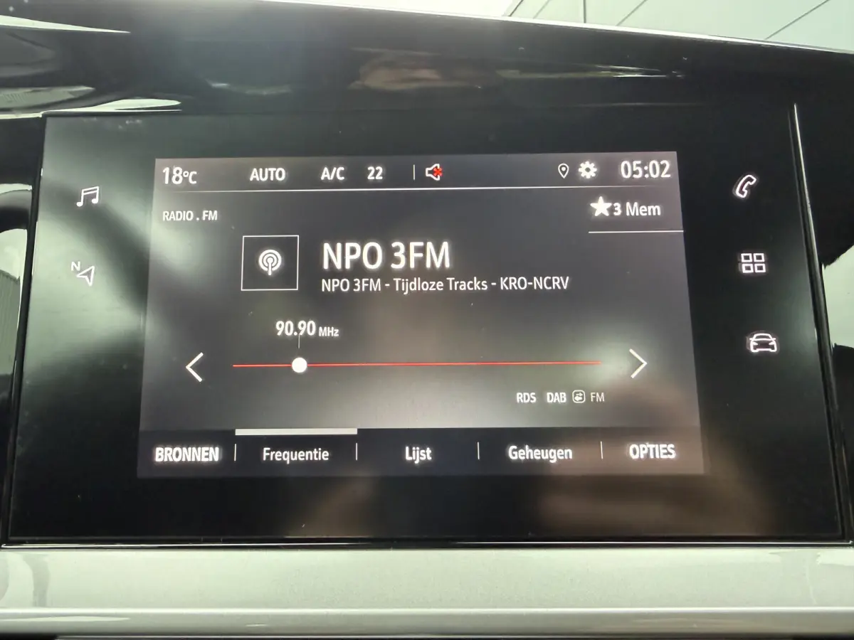 Elegance (Camera - Automatische Airco - Navigatie via APP - LED - 17"incl 4S - Parkeersensoren - Keyless start)