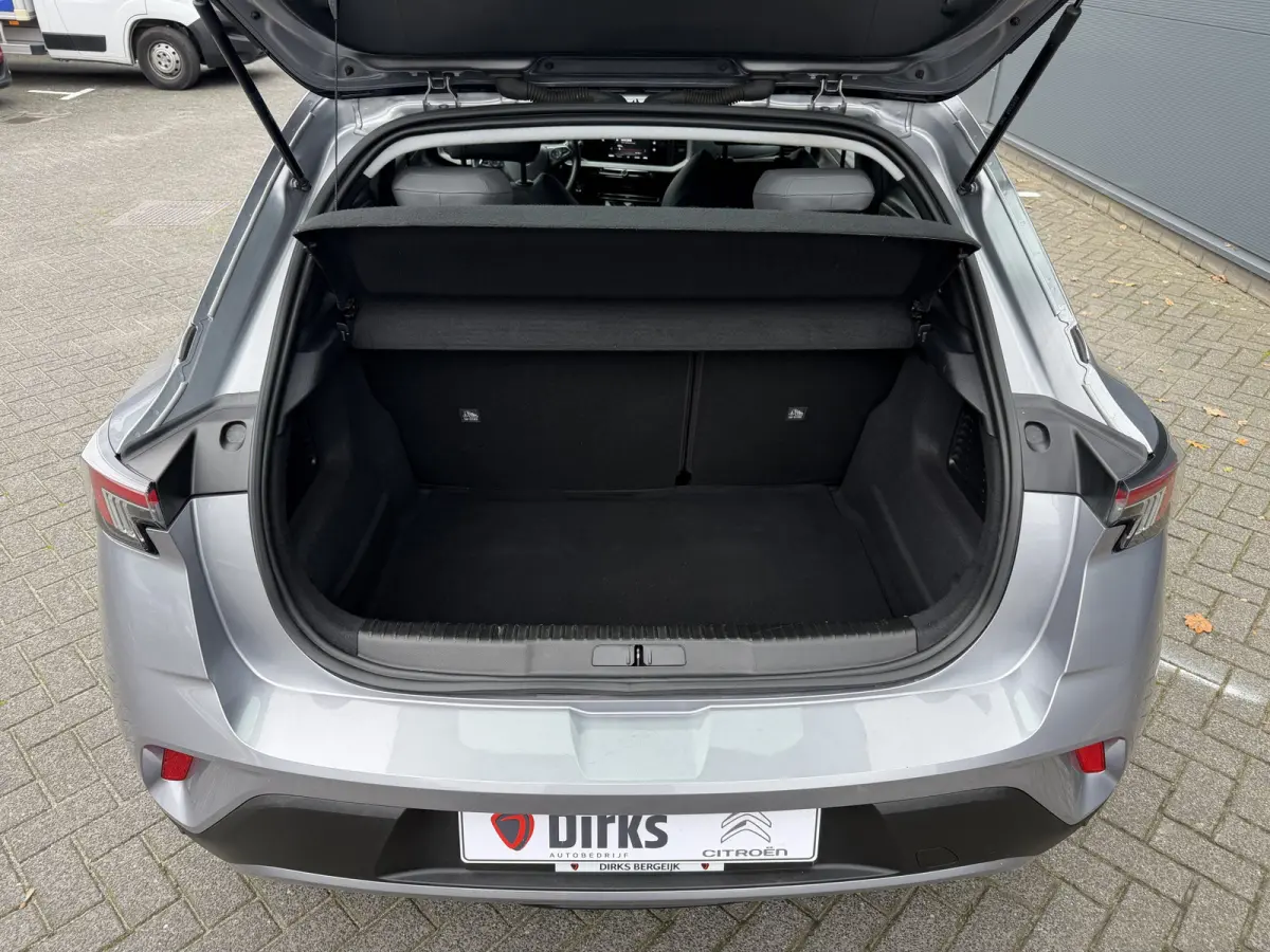 Elegance (Camera - Automatische Airco - Navigatie via APP - LED - 17"incl 4S - Parkeersensoren - Keyless start)