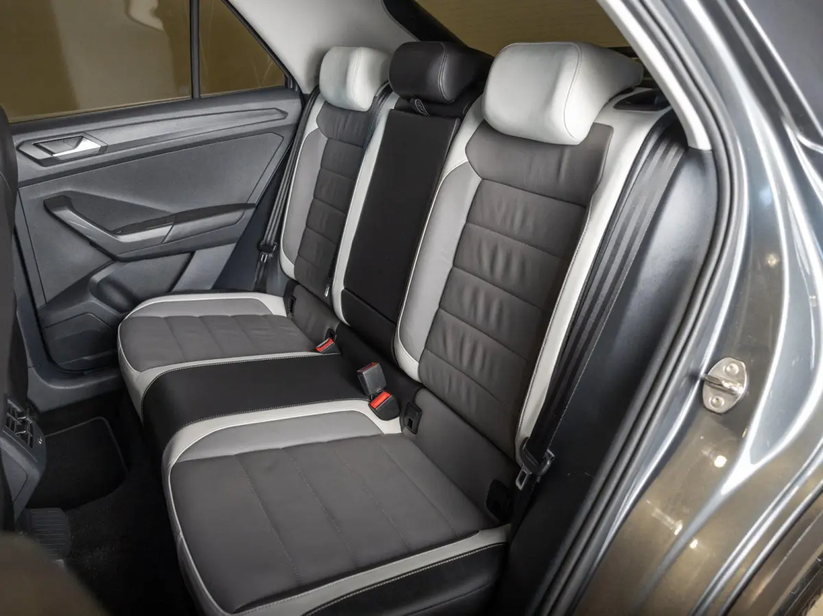 1.5 TSI Sport / 150pk / Panorama dak / Lederen bekleding / Achteruitrijcamera / Stoelverwarming /