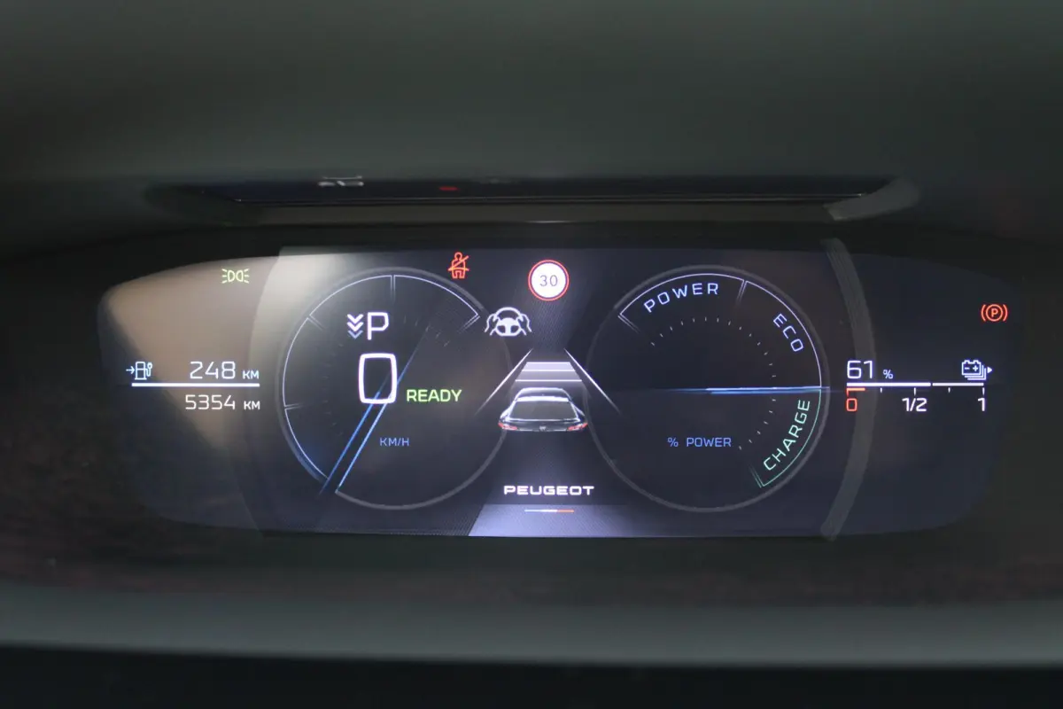 GT AVANTAGE 58 kWh | PANORAMA SCHUIF/KANTEL DAK | WARMTEPOMP | HIFI PACK: (DRAADLOZE TELEFOONLADER, FOCAL PREMIUM HIFI SYSTEEM MET 10 SPEAKERS) | 360 VISION & DRIVE ASSIST PLUS PACK: (360° 