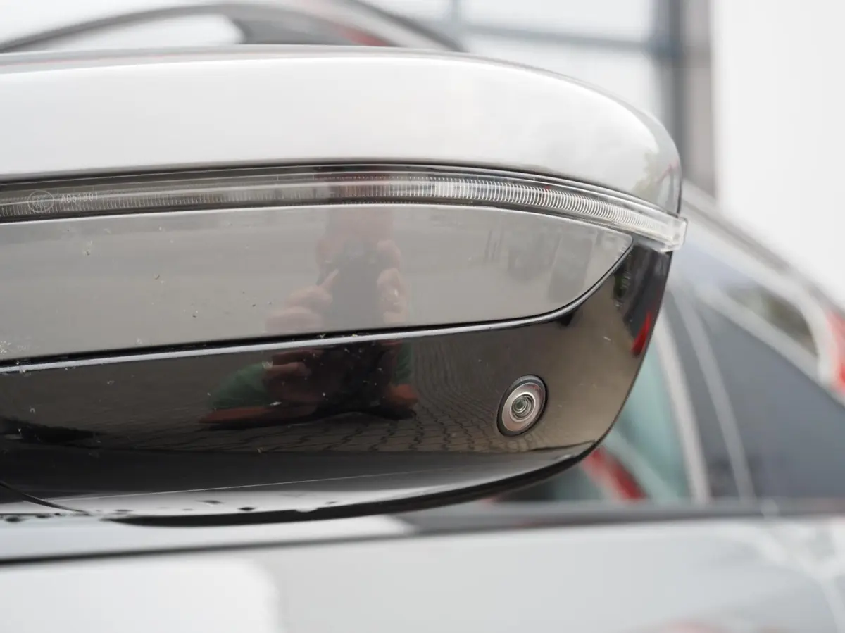 530e M-Sport | 530e M-Sport | Laser | Pano | ACC | M5 Stoelen | SOH 90% | H&K | 360 Cam | Stuurwielverwarming | Carplay - Android | Breedset | Leder | Memory | Head-Up | Lane Assist | Ambien