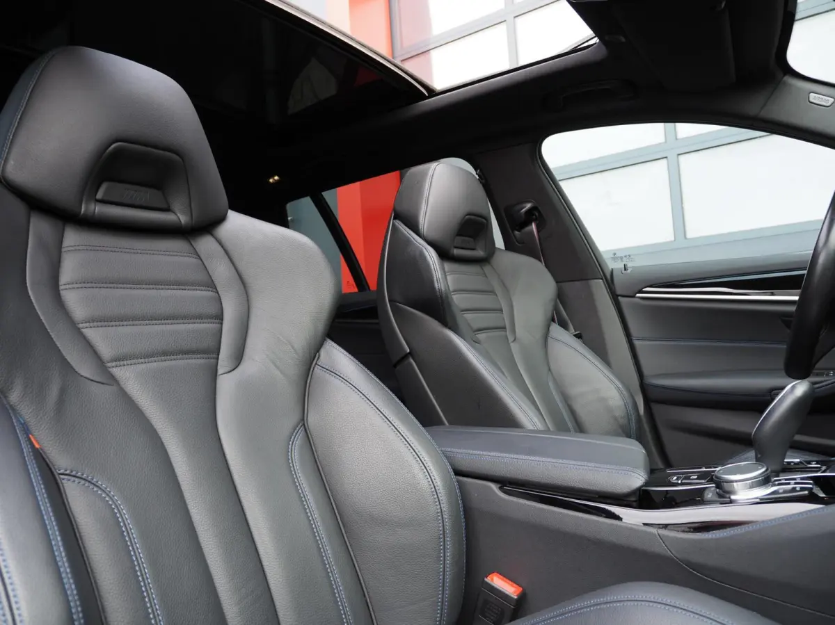 530e M-Sport | 530e M-Sport | Laser | Pano | ACC | M5 Stoelen | SOH 90% | H&K | 360 Cam | Stuurwielverwarming | Carplay - Android | Breedset | Leder | Memory | Head-Up | Lane Assist | Ambien