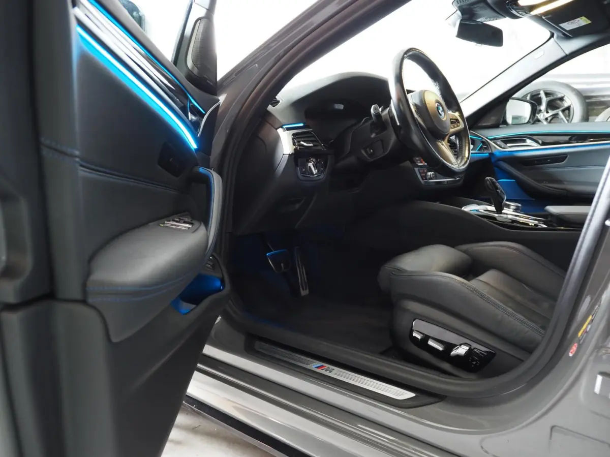 530e M-Sport | 530e M-Sport | Laser | Pano | ACC | M5 Stoelen | SOH 90% | H&K | 360 Cam | Stuurwielverwarming | Carplay - Android | Breedset | Leder | Memory | Head-Up | Lane Assist | Ambien