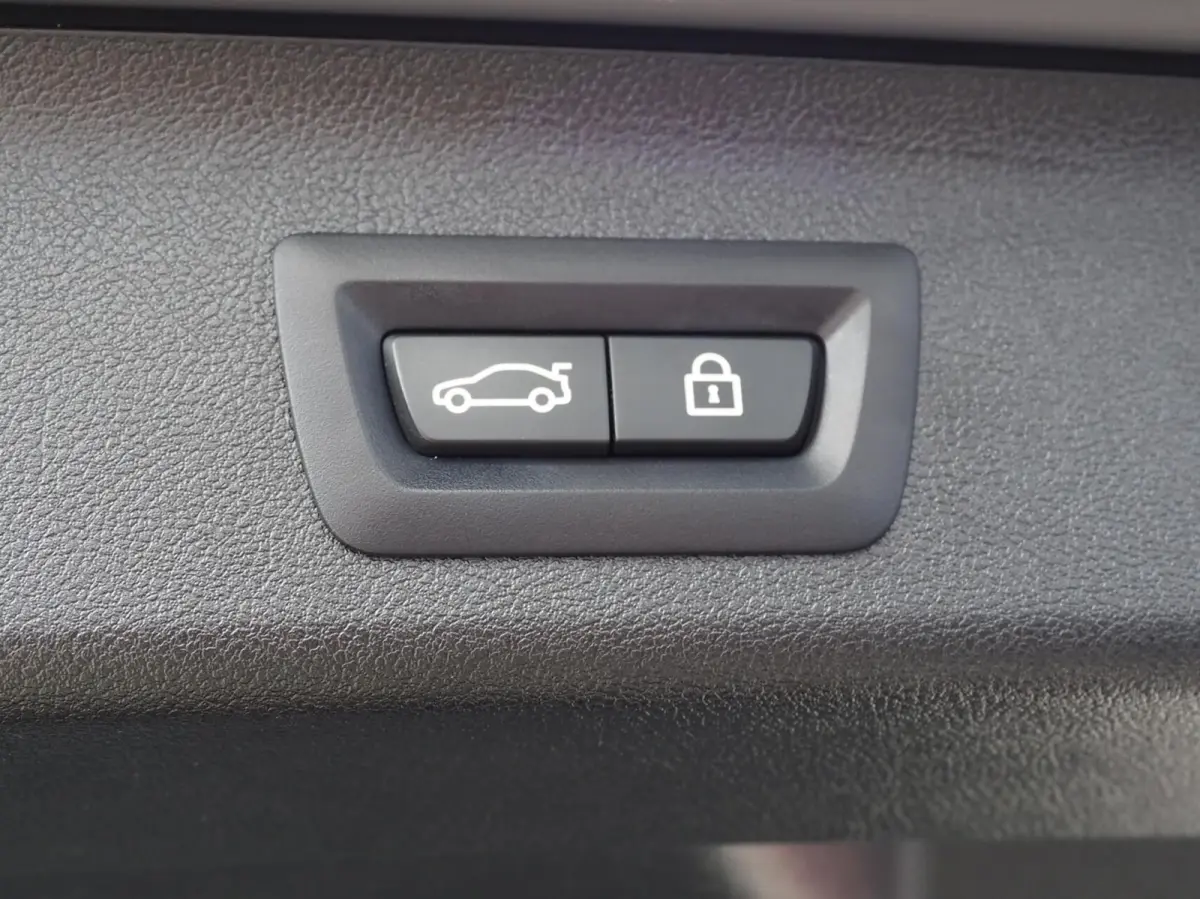 530e M-Sport | 530e M-Sport | Laser | Pano | ACC | M5 Stoelen | SOH 90% | H&K | 360 Cam | Stuurwielverwarming | Carplay - Android | Breedset | Leder | Memory | Head-Up | Lane Assist | Ambien