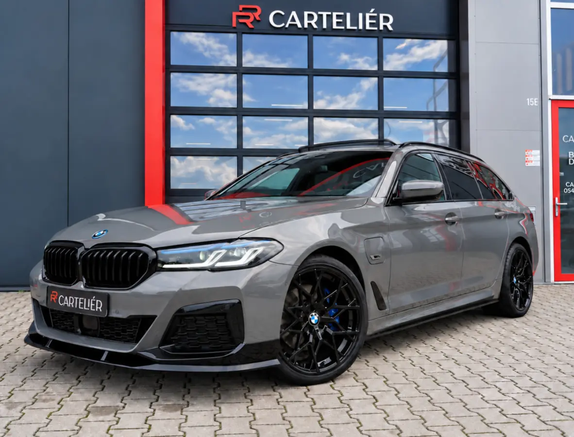 530e M-Sport | 530e M-Sport | Laser | Pano | ACC | M5 Stoelen | SOH 90% | H&K | 360 Cam | Stuurwielverwarming | Carplay - Android | Breedset | Leder | Memory | Head-Up | Lane Assist | Ambien