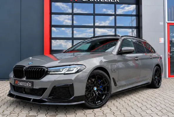 530e M-Sport | 530e M-Sport | Laser | Pano | ACC | M5 Stoelen | SOH 90% | H&K | 360 Cam | Stuurwielverwarming | Carplay - Android | Breedset | Leder | Memory | Head-Up | Lane Assist | Ambien