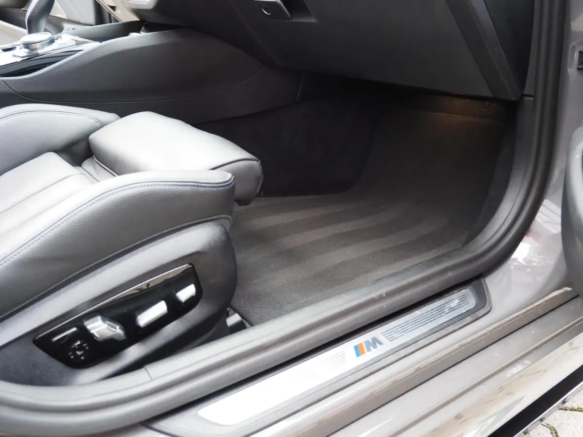 530e M-Sport | 530e M-Sport | Laser | Pano | ACC | M5 Stoelen | SOH 90% | H&K | 360 Cam | Stuurwielverwarming | Carplay - Android | Breedset | Leder | Memory | Head-Up | Lane Assist | Ambien