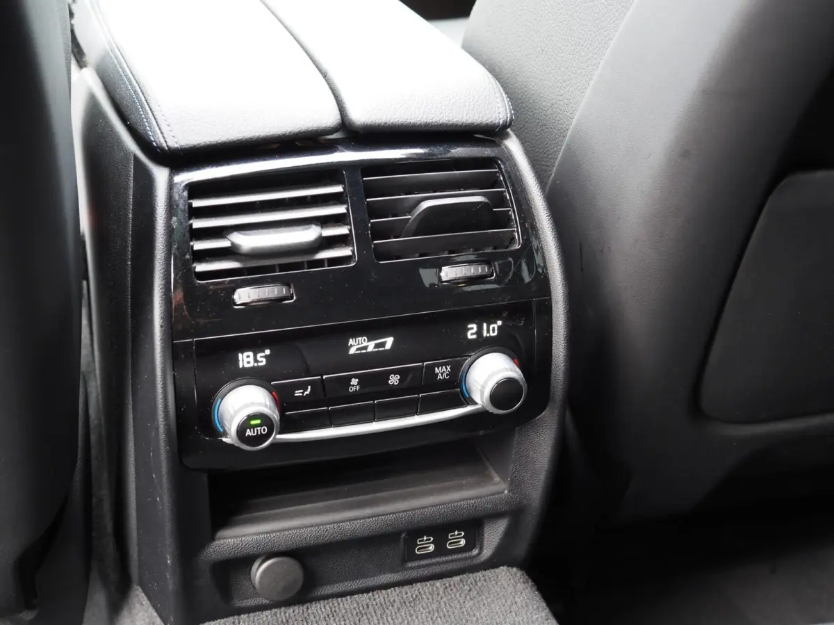 530e M-Sport | 530e M-Sport | Laser | Pano | ACC | M5 Stoelen | SOH 90% | H&K | 360 Cam | Stuurwielverwarming | Carplay - Android | Breedset | Leder | Memory | Head-Up | Lane Assist | Ambien