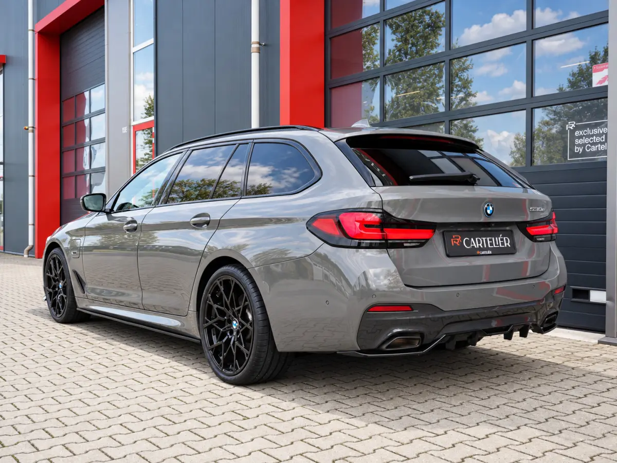530e M-Sport | 530e M-Sport | Laser | Pano | ACC | M5 Stoelen | SOH 90% | H&K | 360 Cam | Stuurwielverwarming | Carplay - Android | Breedset | Leder | Memory | Head-Up | Lane Assist | Ambien