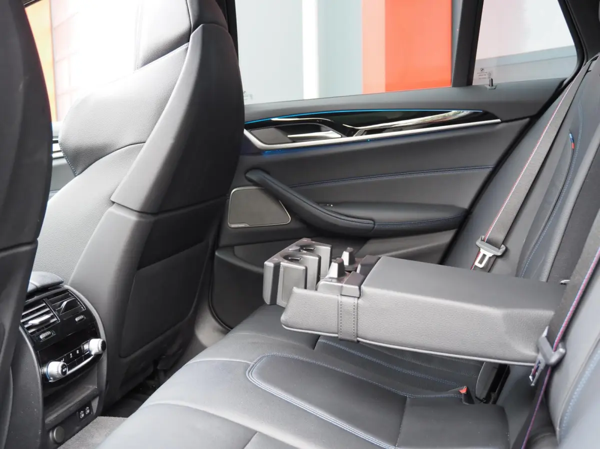 530e M-Sport | 530e M-Sport | Laser | Pano | ACC | M5 Stoelen | SOH 90% | H&K | 360 Cam | Stuurwielverwarming | Carplay - Android | Breedset | Leder | Memory | Head-Up | Lane Assist | Ambien