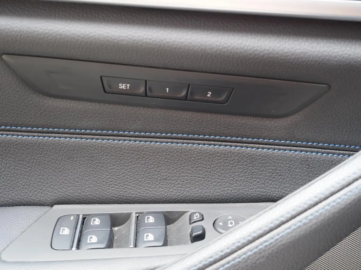 530e M-Sport | 530e M-Sport | Laser | Pano | ACC | M5 Stoelen | SOH 90% | H&K | 360 Cam | Stuurwielverwarming | Carplay - Android | Breedset | Leder | Memory | Head-Up | Lane Assist | Ambien
