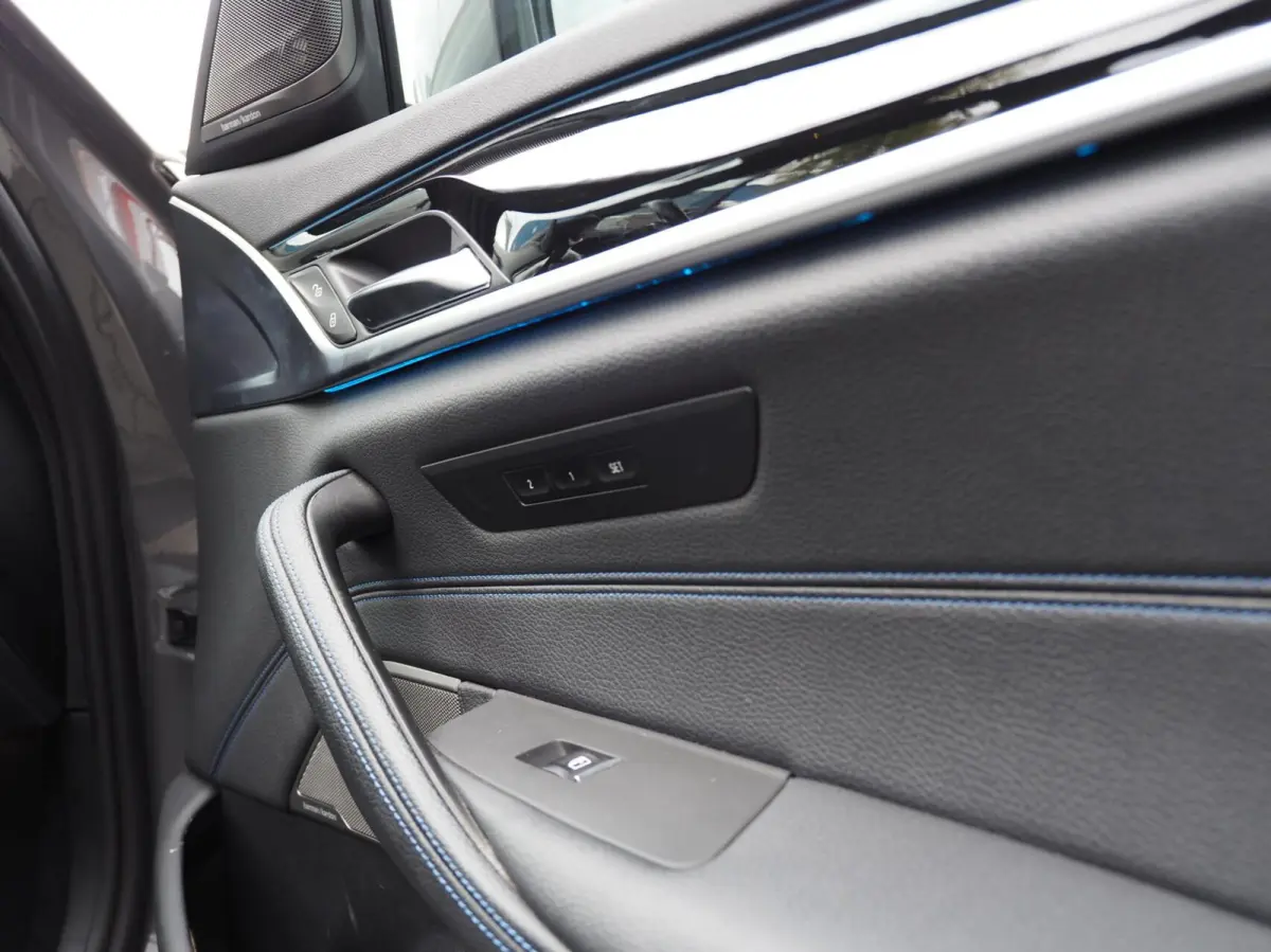 530e M-Sport | 530e M-Sport | Laser | Pano | ACC | M5 Stoelen | SOH 90% | H&K | 360 Cam | Stuurwielverwarming | Carplay - Android | Breedset | Leder | Memory | Head-Up | Lane Assist | Ambien