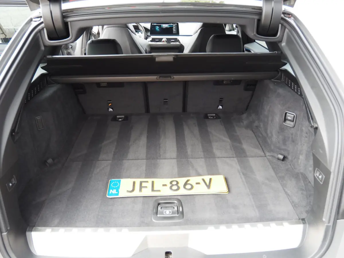 530e M-Sport | 530e M-Sport | Laser | Pano | ACC | M5 Stoelen | SOH 90% | H&K | 360 Cam | Stuurwielverwarming | Carplay - Android | Breedset | Leder | Memory | Head-Up | Lane Assist | Ambien