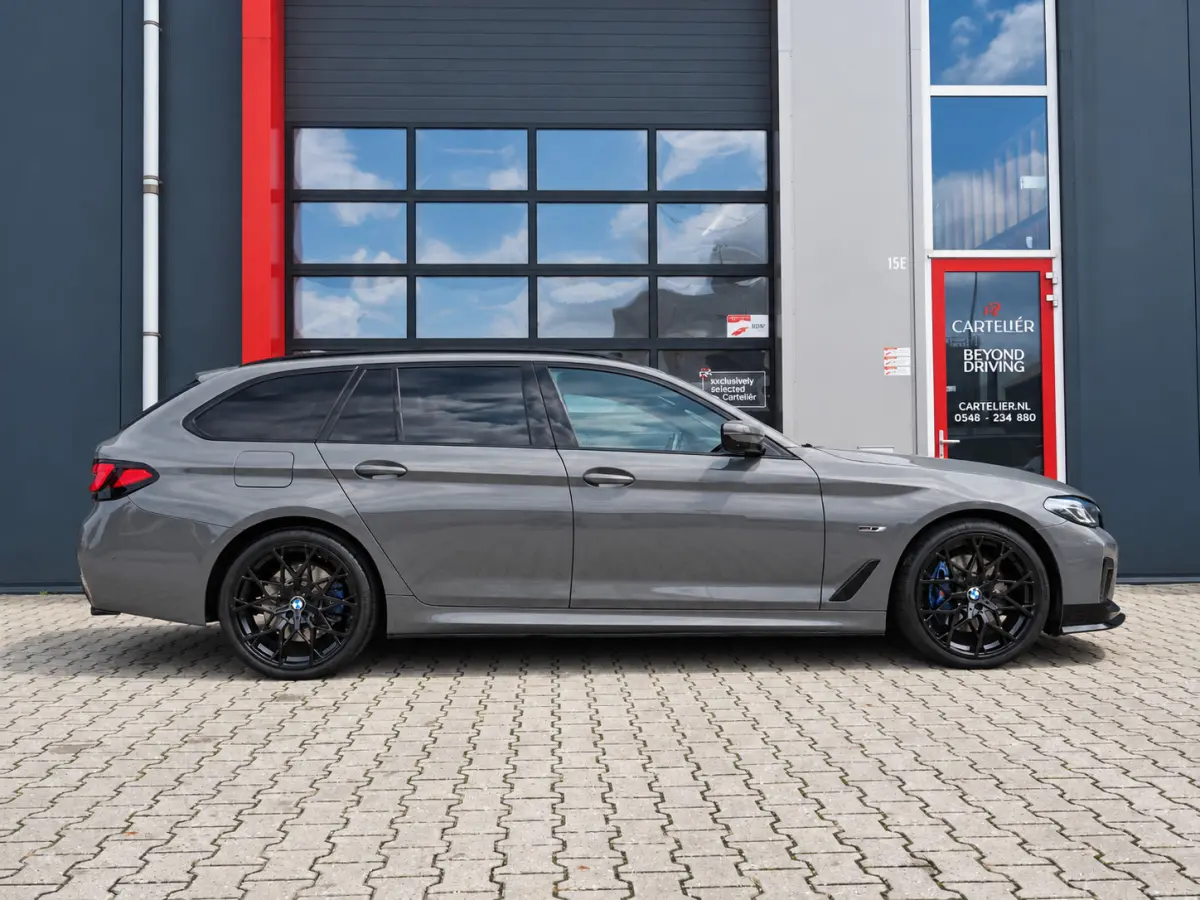530e M-Sport | 530e M-Sport | Laser | Pano | ACC | M5 Stoelen | SOH 90% | H&K | 360 Cam | Stuurwielverwarming | Carplay - Android | Breedset | Leder | Memory | Head-Up | Lane Assist | Ambien