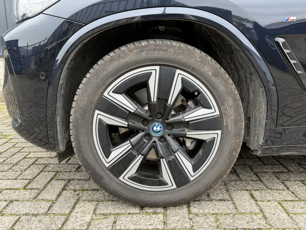 Executive M Sport 80 kWh 19"/SOH 99,9%/Panoramadak/Leder + memory/Stoelverwarming/Dodehoek/Elektrische klep/Camera/Adaptieve cruise/Apple Carplay & Android Auto