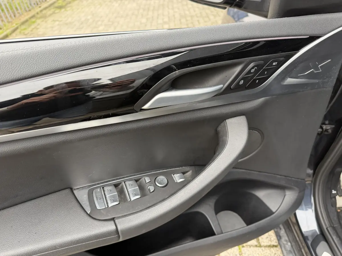 Executive M Sport 80 kWh 19"/SOH 99,9%/Panoramadak/Leder + memory/Stoelverwarming/Dodehoek/Elektrische klep/Camera/Adaptieve cruise/Apple Carplay & Android Auto