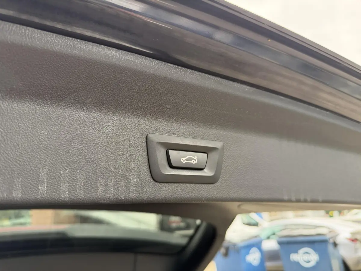 Executive M Sport 80 kWh 19"/SOH 99,9%/Panoramadak/Leder + memory/Stoelverwarming/Dodehoek/Elektrische klep/Camera/Adaptieve cruise/Apple Carplay & Android Auto