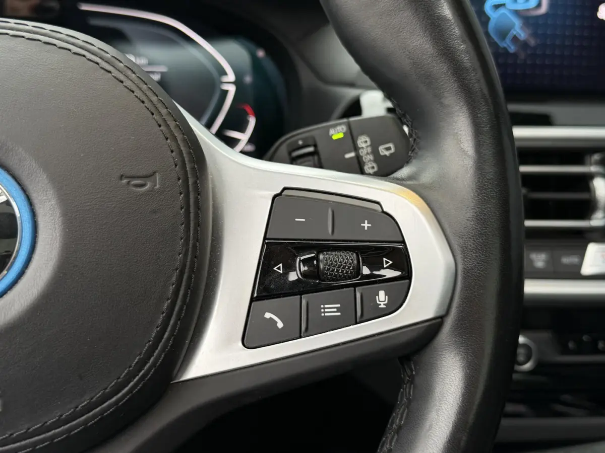 Executive M Sport 80 kWh 19"/SOH 99,9%/Panoramadak/Leder + memory/Stoelverwarming/Dodehoek/Elektrische klep/Camera/Adaptieve cruise/Apple Carplay & Android Auto