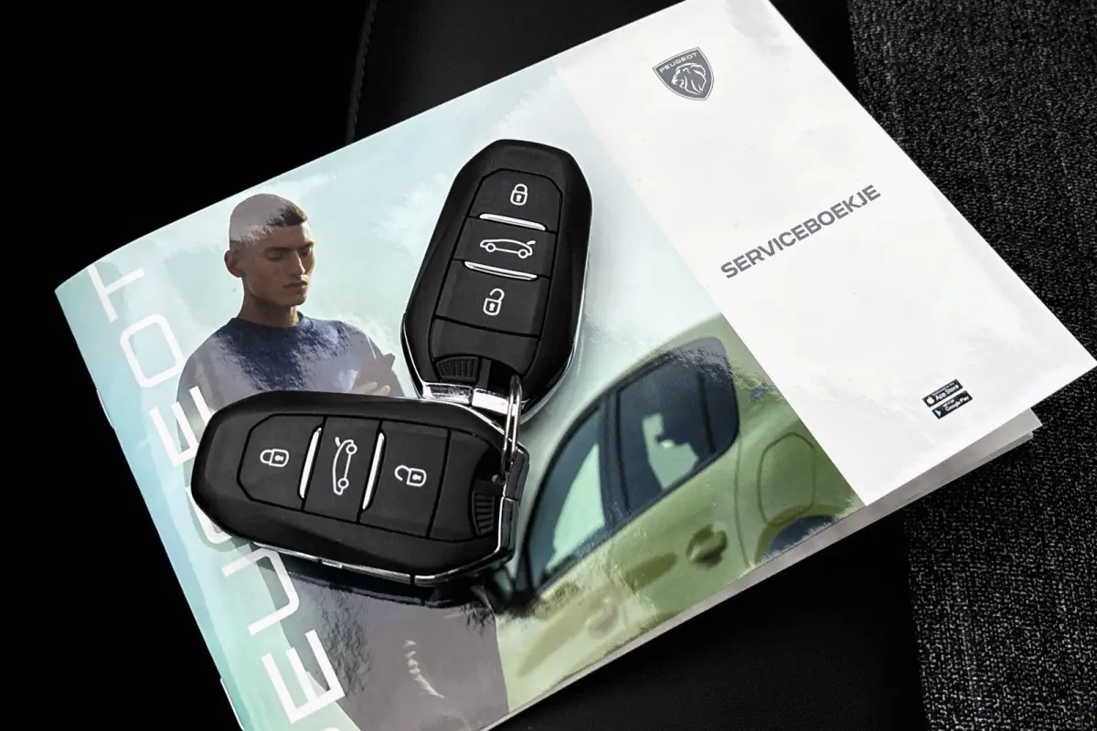 1.2 Hybrid 145 Allure Stuur-Stoelverwarming 360 Camera Panoramic Navi