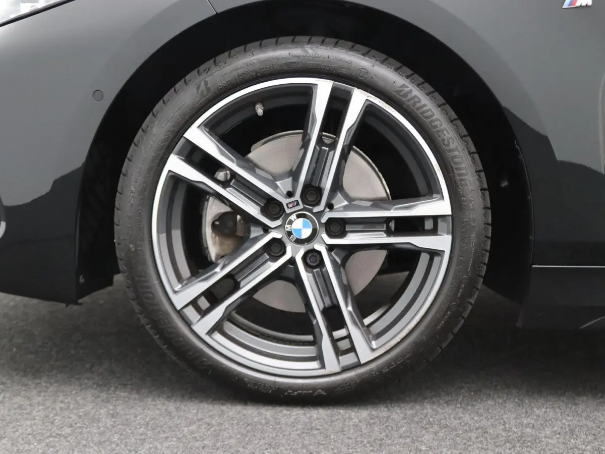 5-deurs 118i Executive | M Sportpakket | Audio Media Pack | Parking Pack | Safety Pack | Panoramadak | Active Cruise Control | DAB | HiFi | 18''