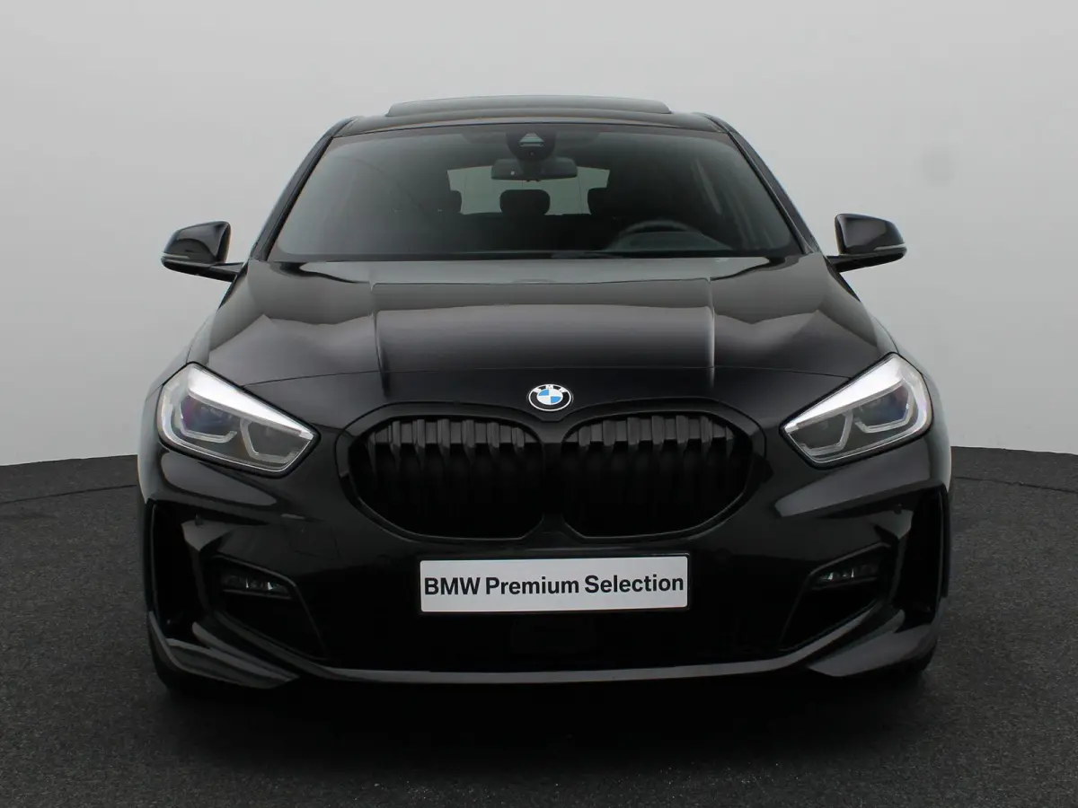 5-deurs 118i Executive | M Sportpakket | Audio Media Pack | Parking Pack | Safety Pack | Panoramadak | Active Cruise Control | DAB | HiFi | 18''