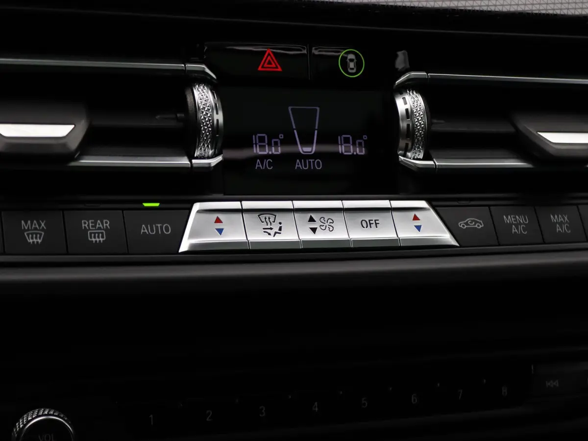 5-deurs 118i Executive | M Sportpakket | Audio Media Pack | Parking Pack | Safety Pack | Panoramadak | Active Cruise Control | DAB | HiFi | 18''
