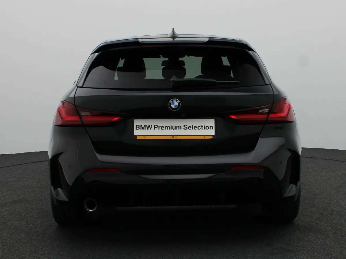 5-deurs 118i Executive | M Sportpakket | Audio Media Pack | Parking Pack | Safety Pack | Panoramadak | Active Cruise Control | DAB | HiFi | 18''